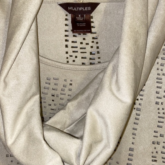 Light weight patterned blouse - Picture 5 of 5